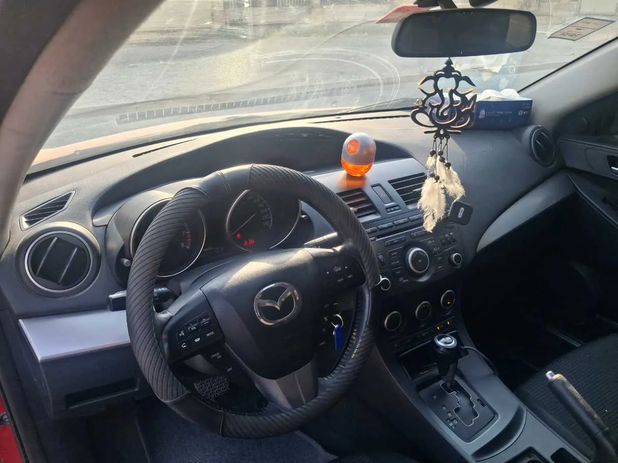Car image 11