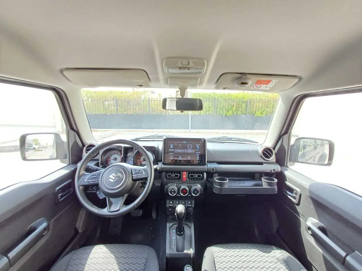 Car image 17