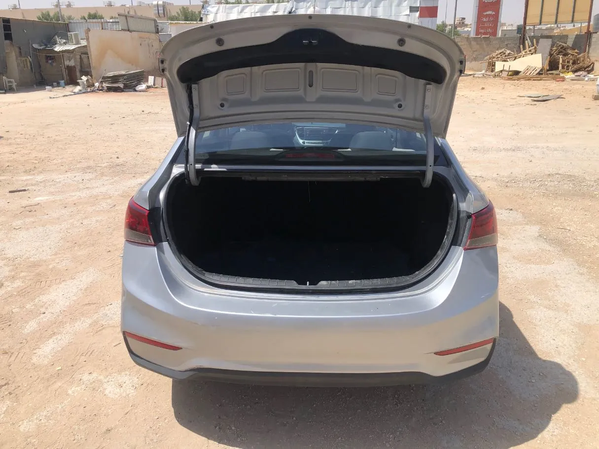 Car image 20