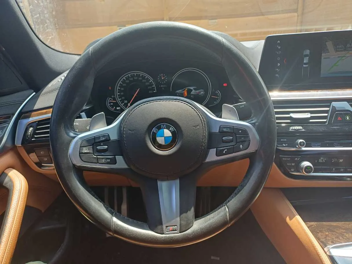 Car image 17