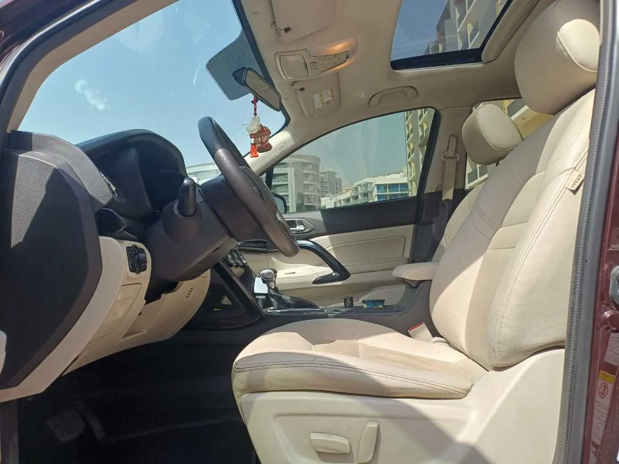 Car image 12