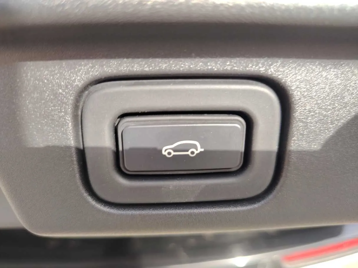 Car image 32