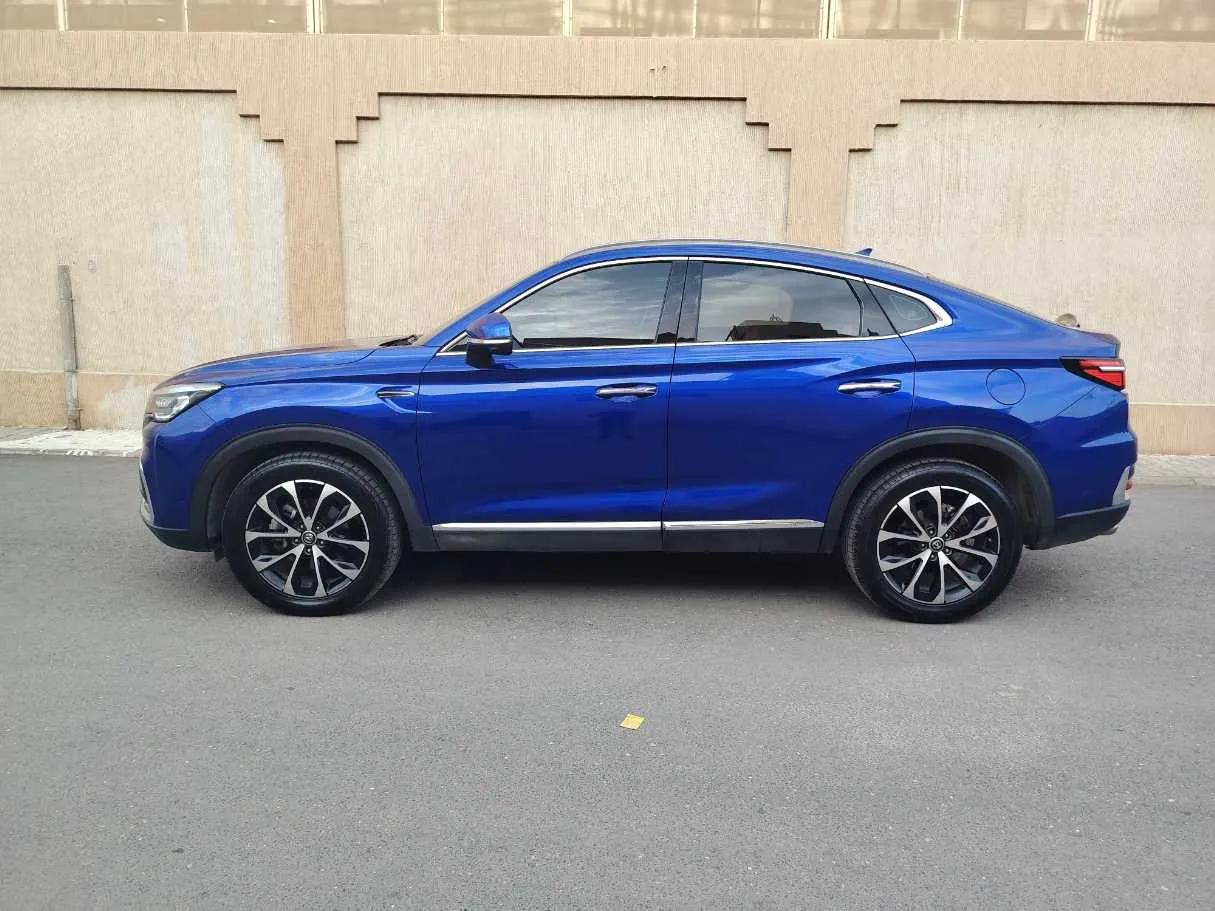 Car image 9