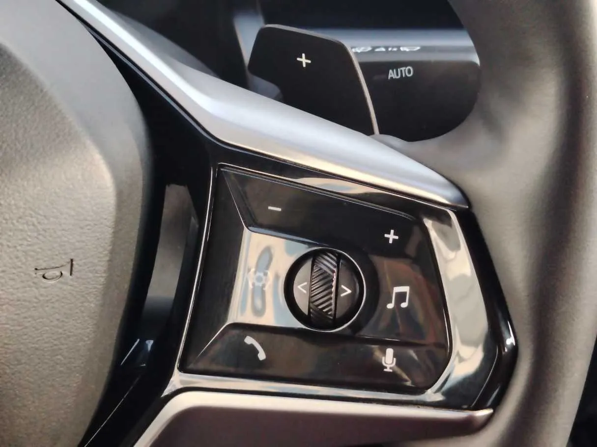 Car image 33