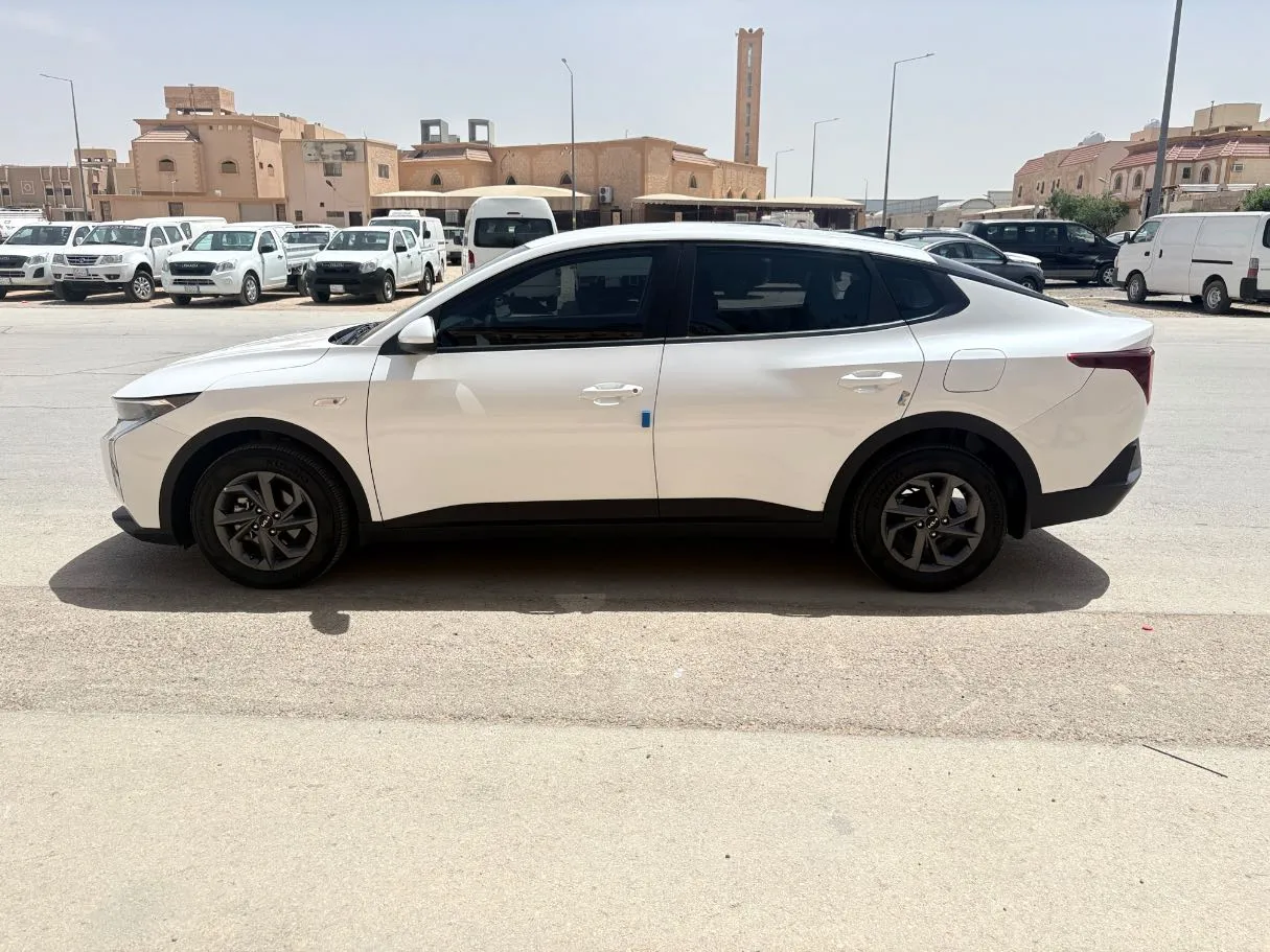 Car image 8