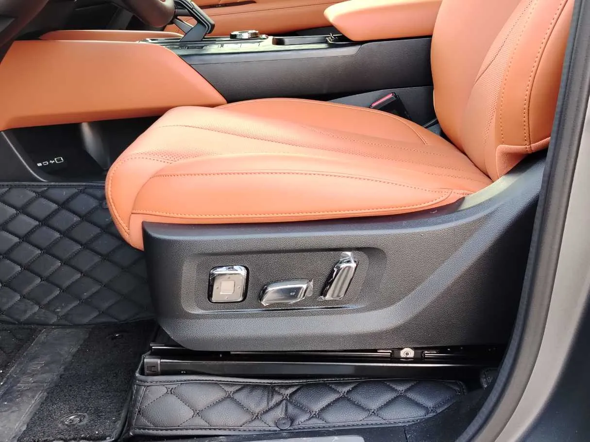 Car image 37