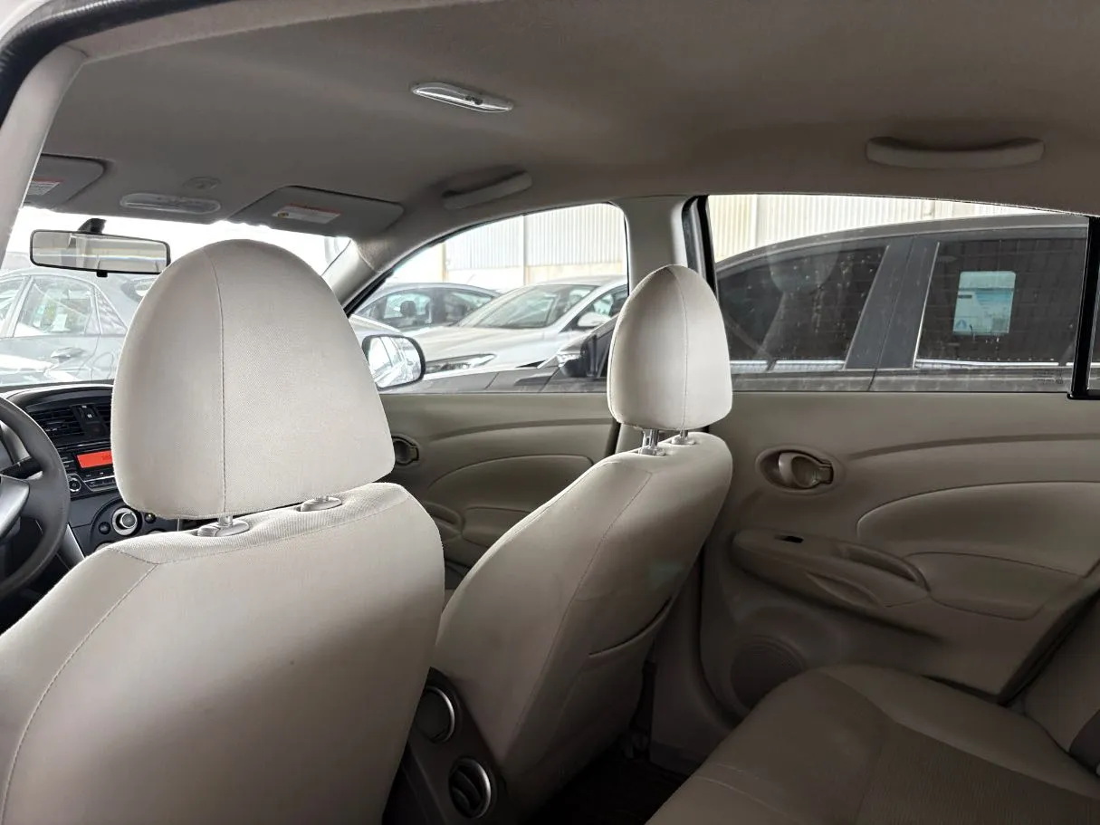 Car image 17