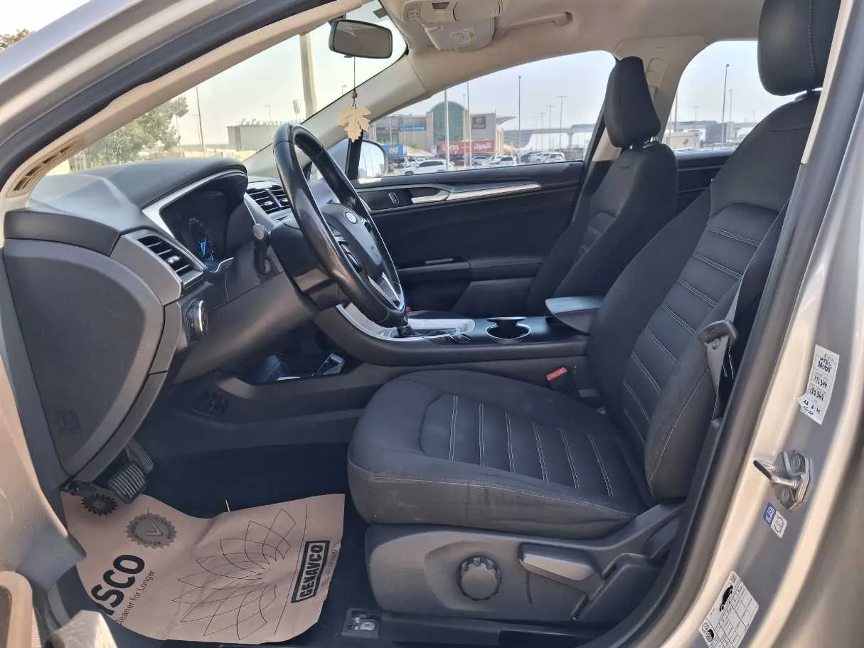 Car image 12