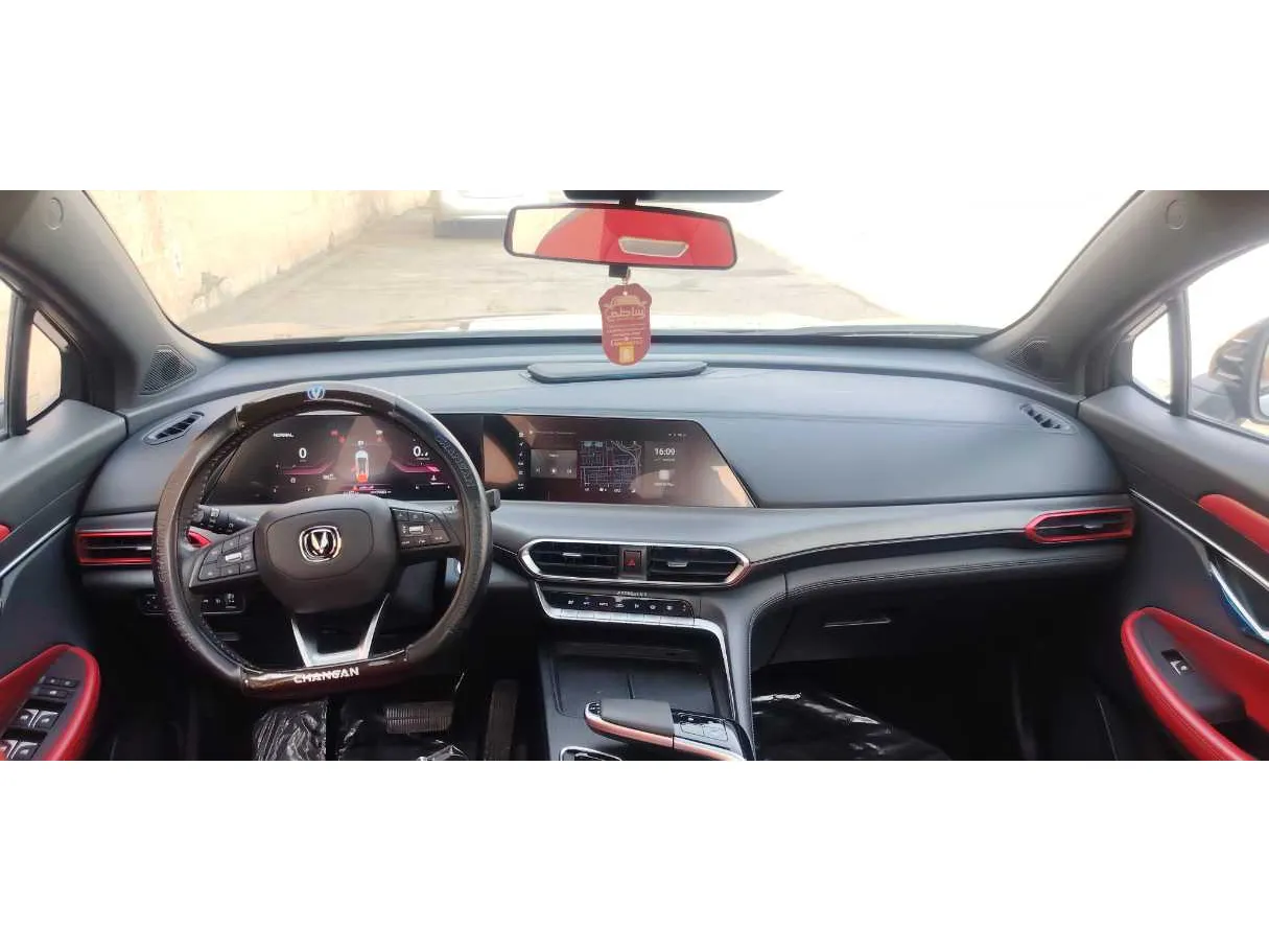 Car image 15