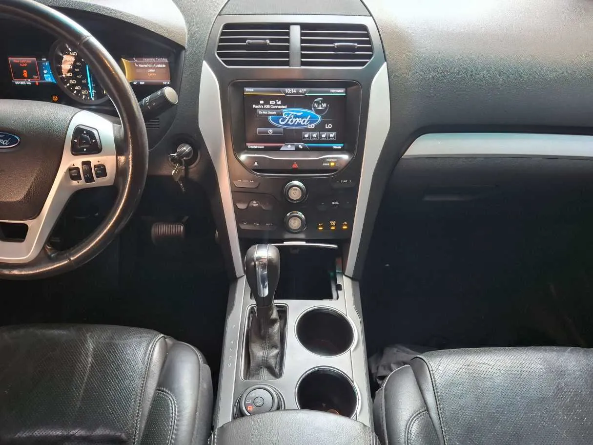 Car image 16