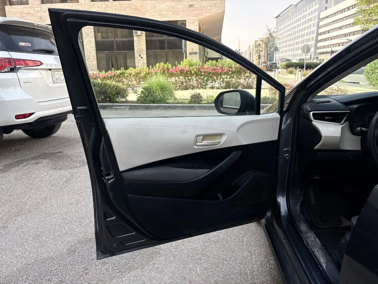 Car image 10