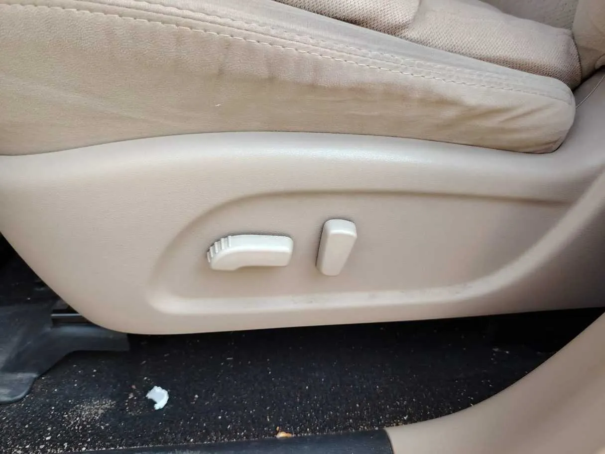 Car image 35