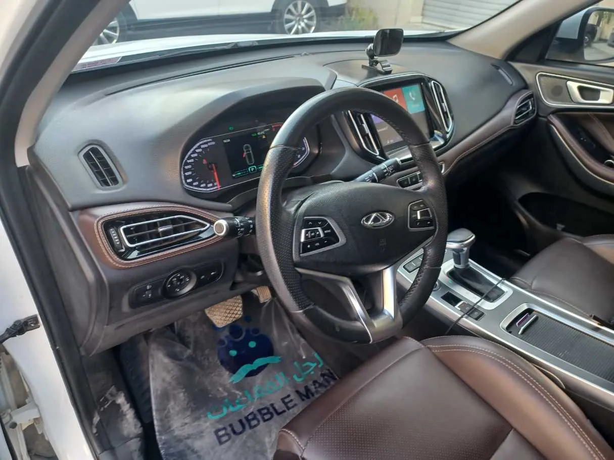 Car image 12