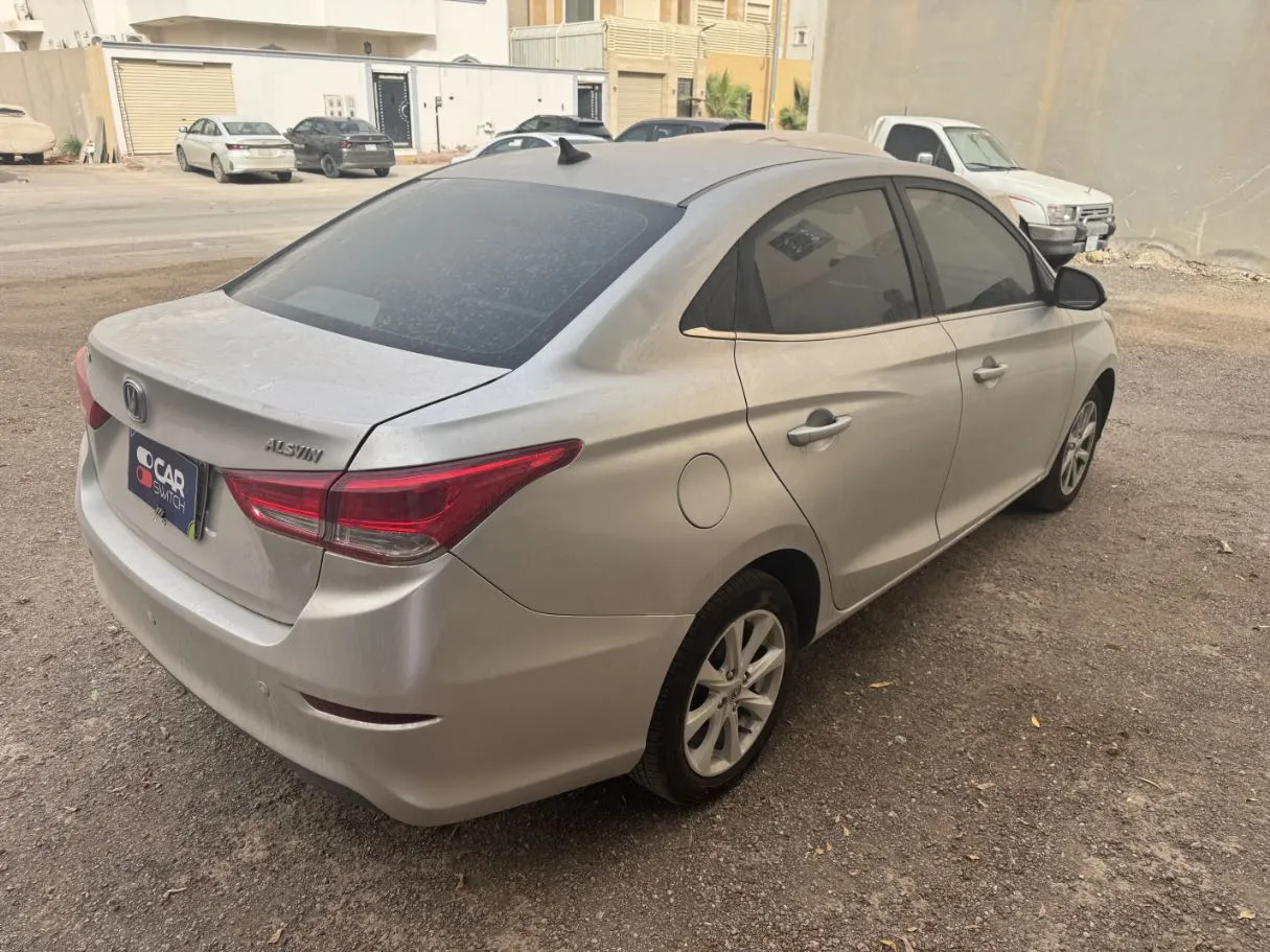 Car image 5