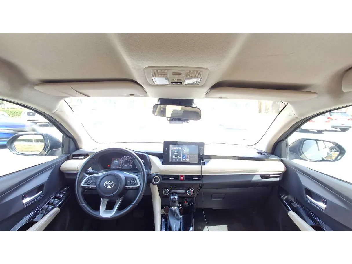 Car image 14