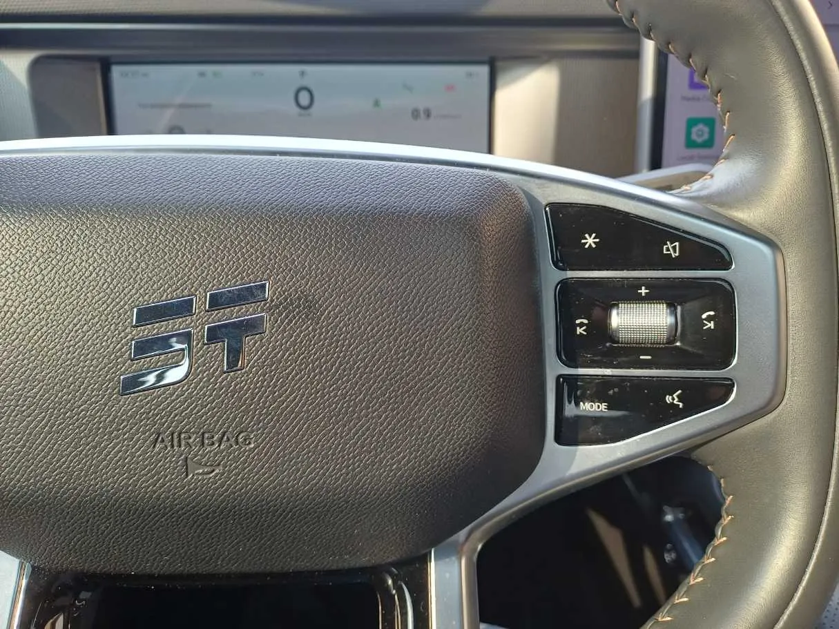 Car image 24