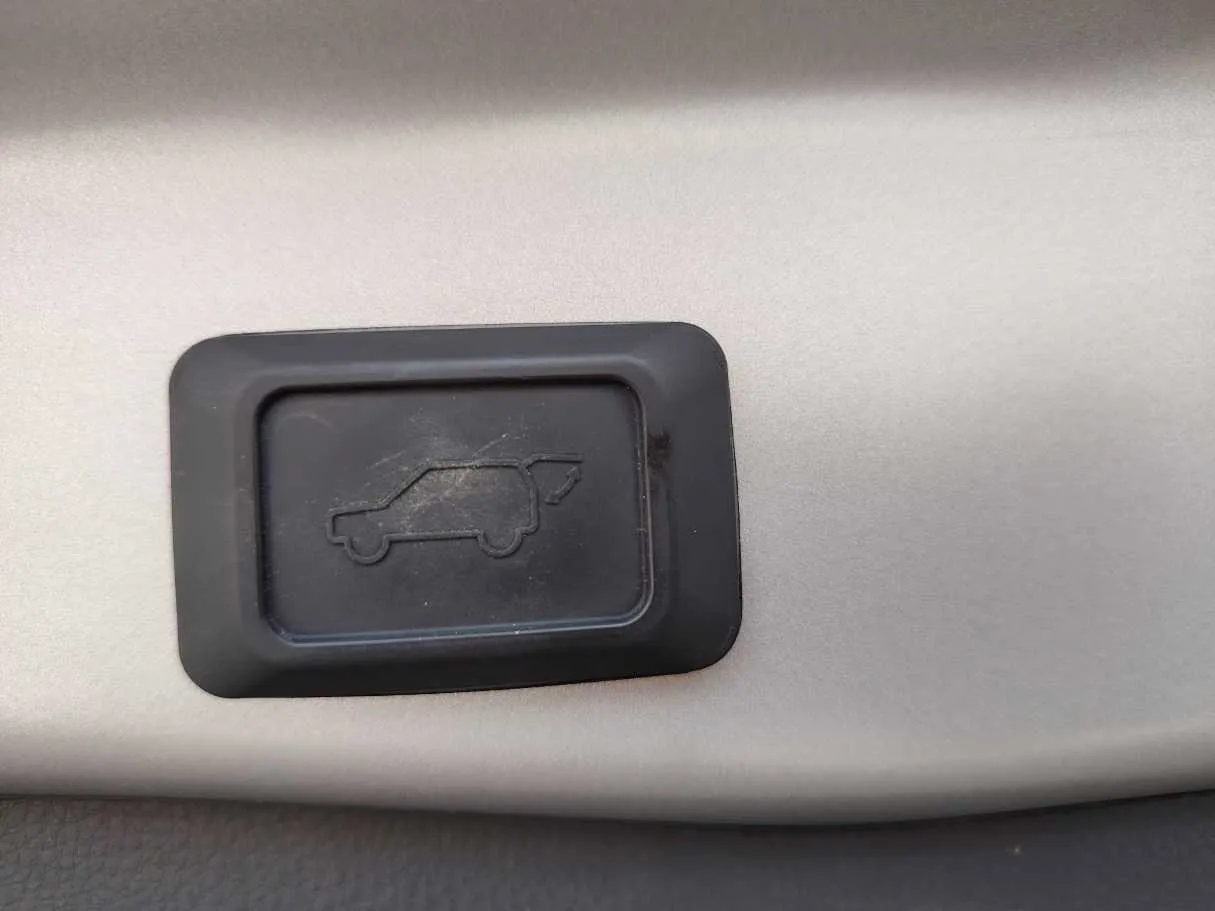 Car image 37