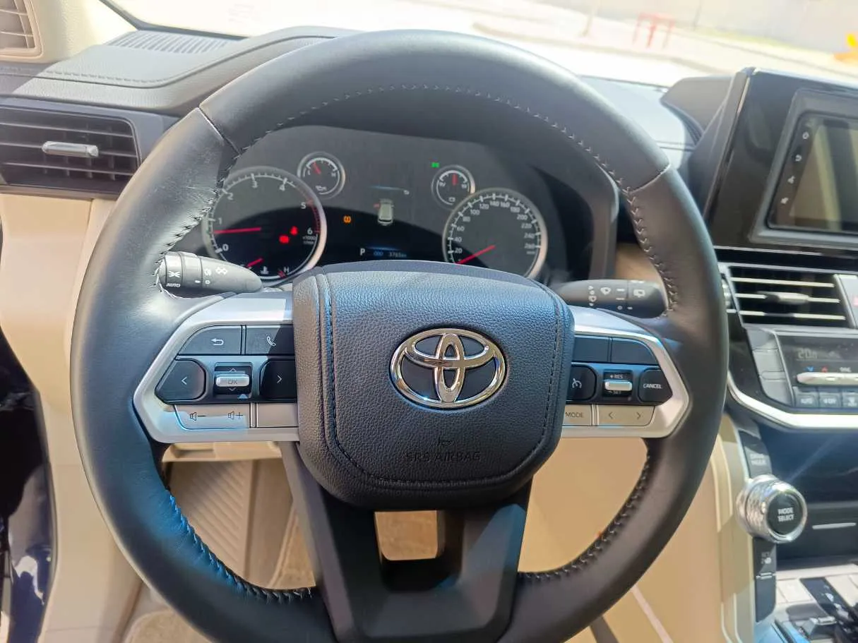 Car image 27