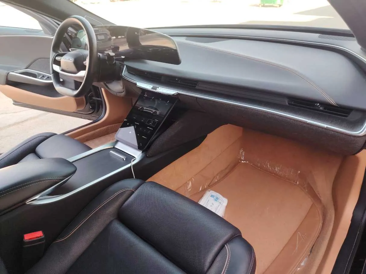 Car image 14