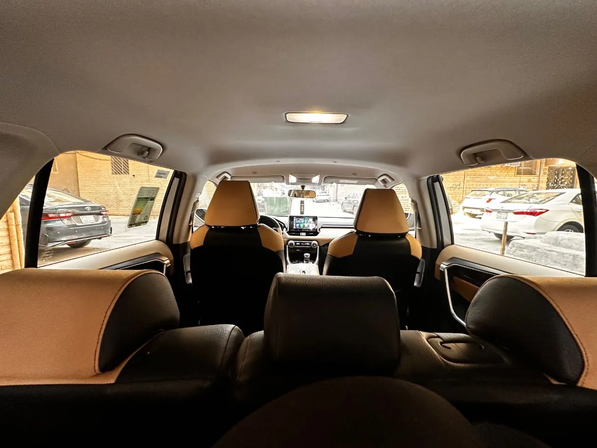 Car image 15
