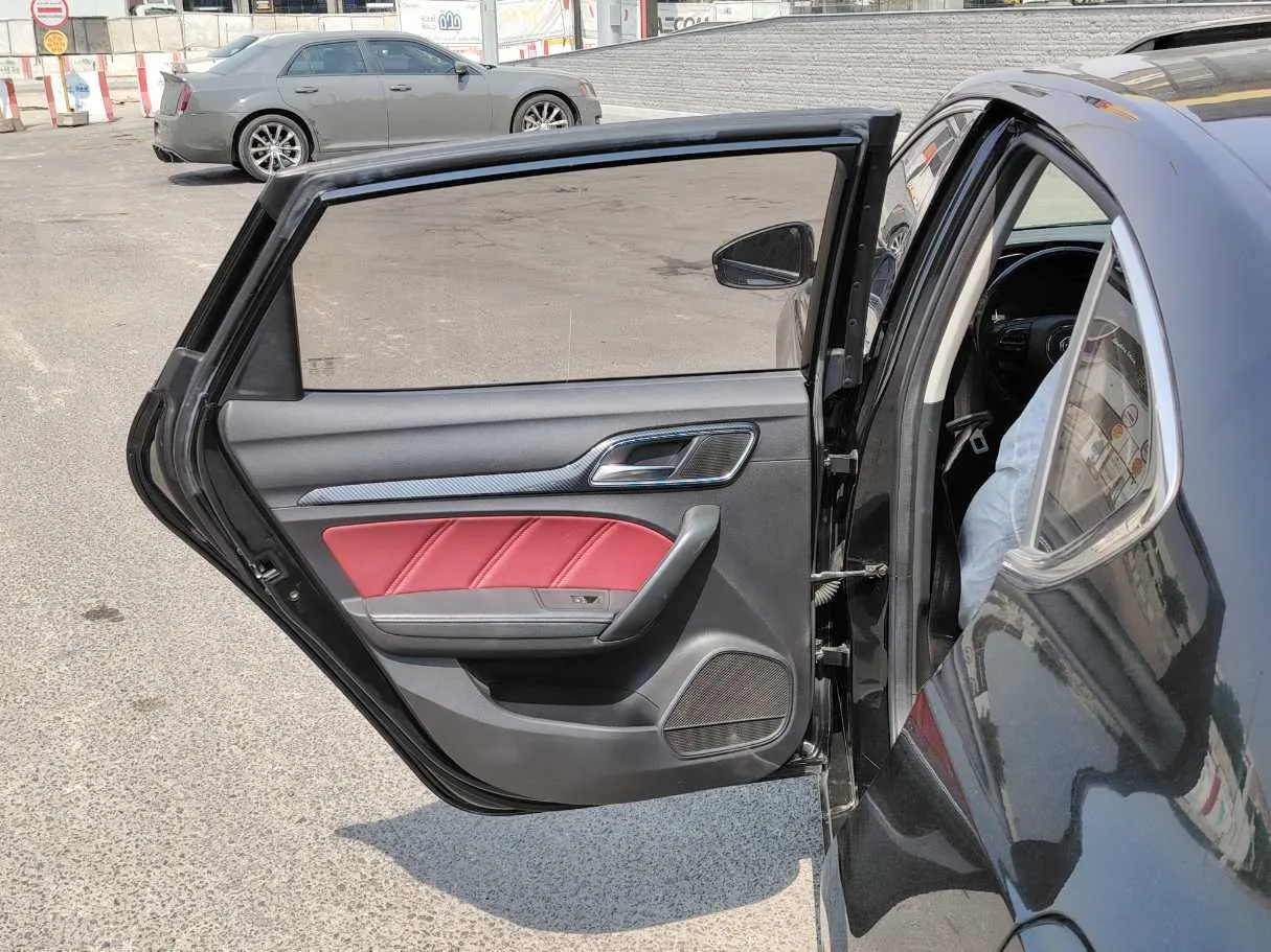 Car image 14