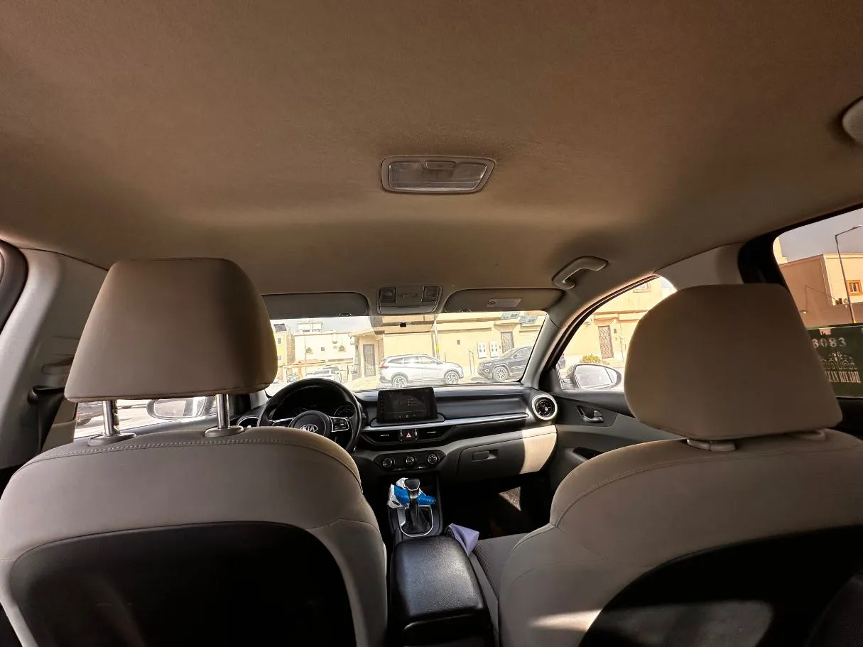 Car image 14