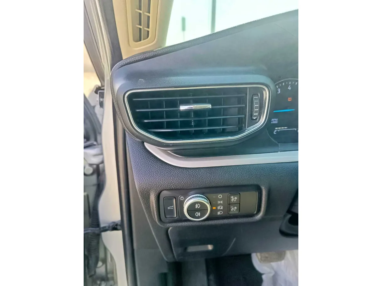 Car image 29
