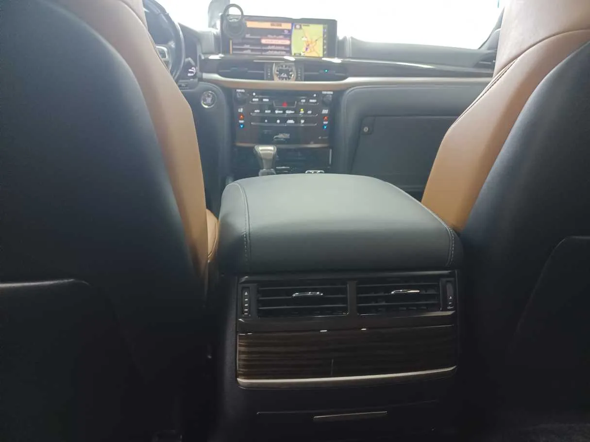 Car image 25