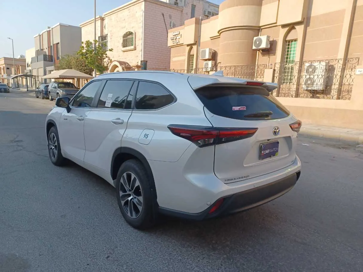 Car image 7