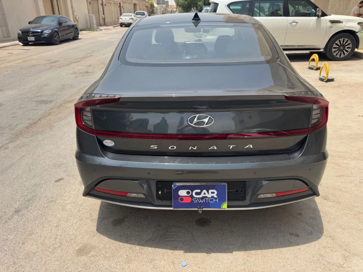 Car image 6