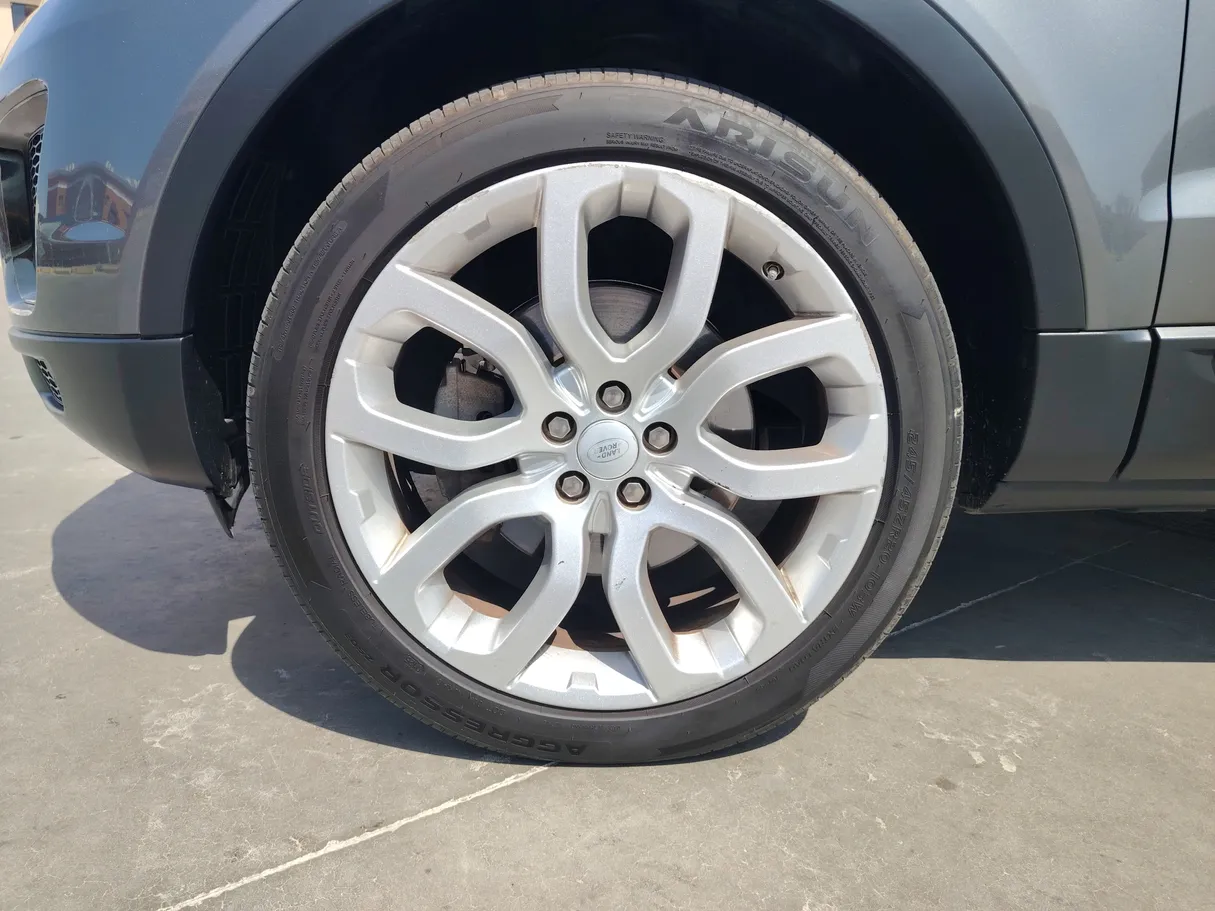 Car image 10