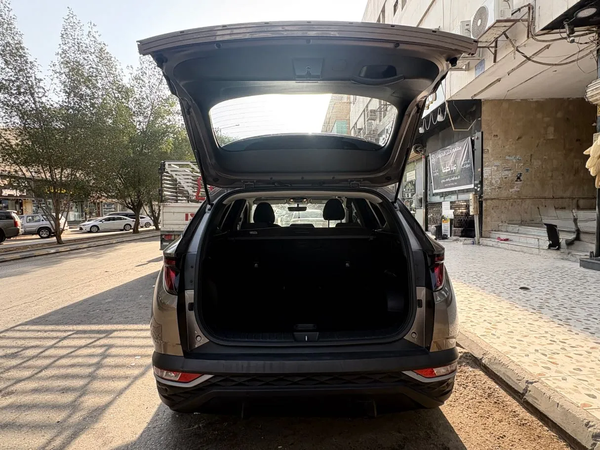 Car image 24