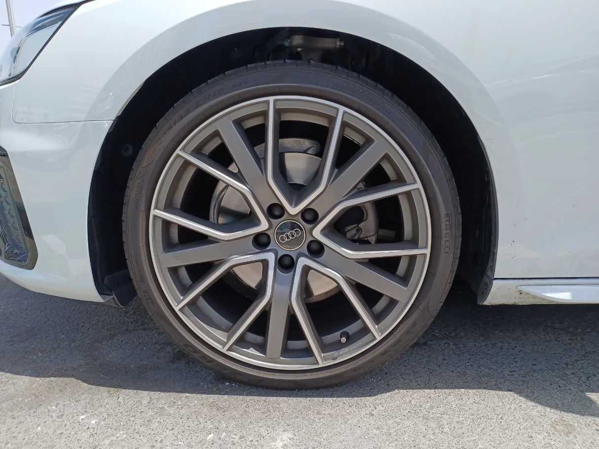 Car image 9