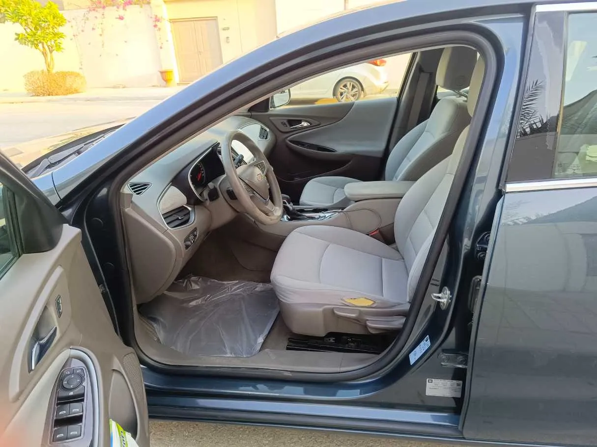Car image 12