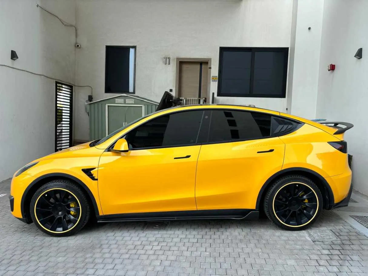Car image 4