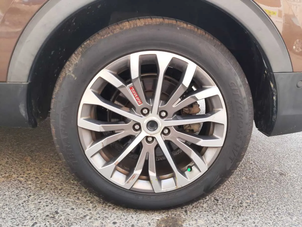 Car image 9