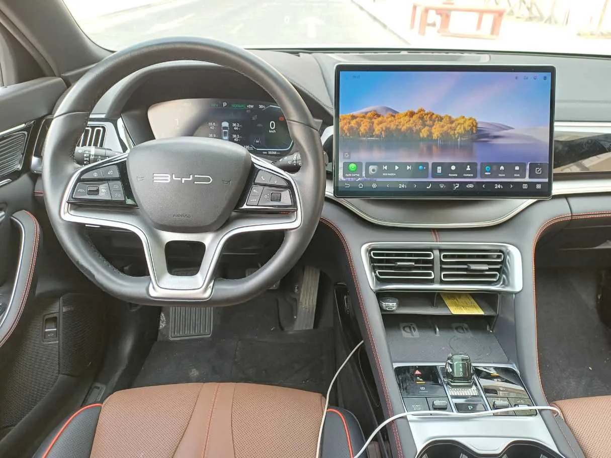 Car image 15