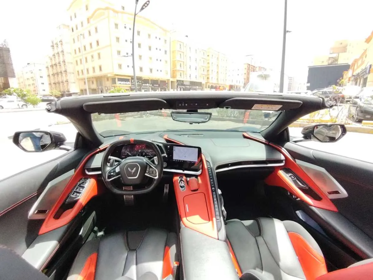 Car image 14