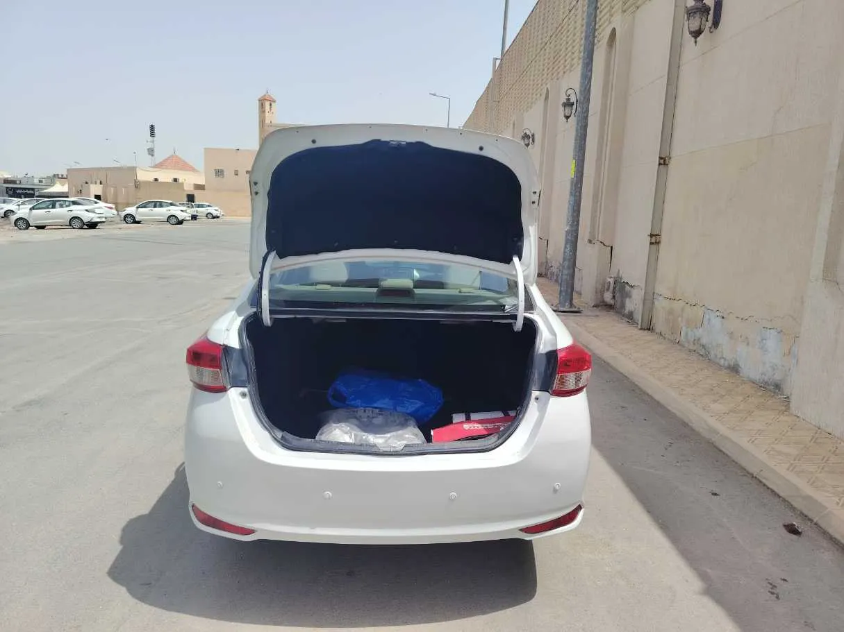 Car image 23