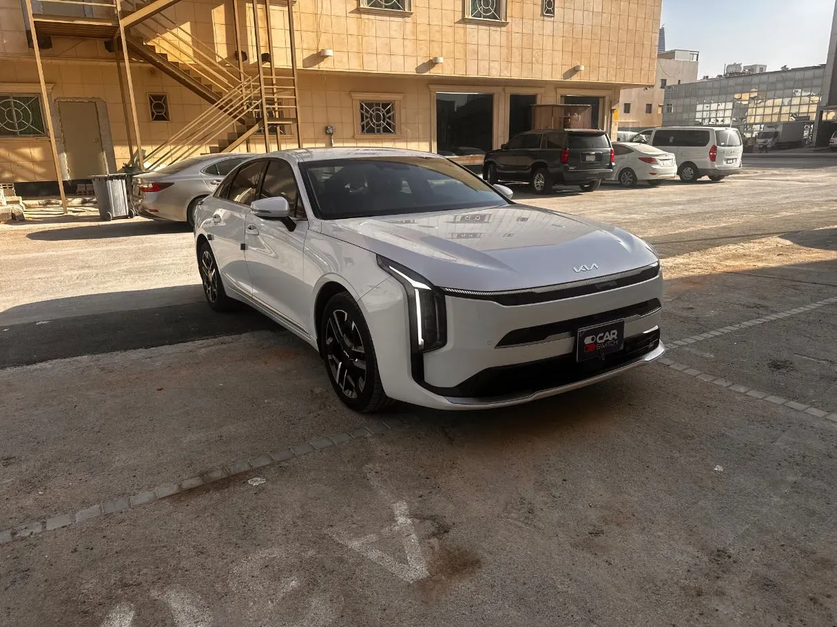 Car image 3