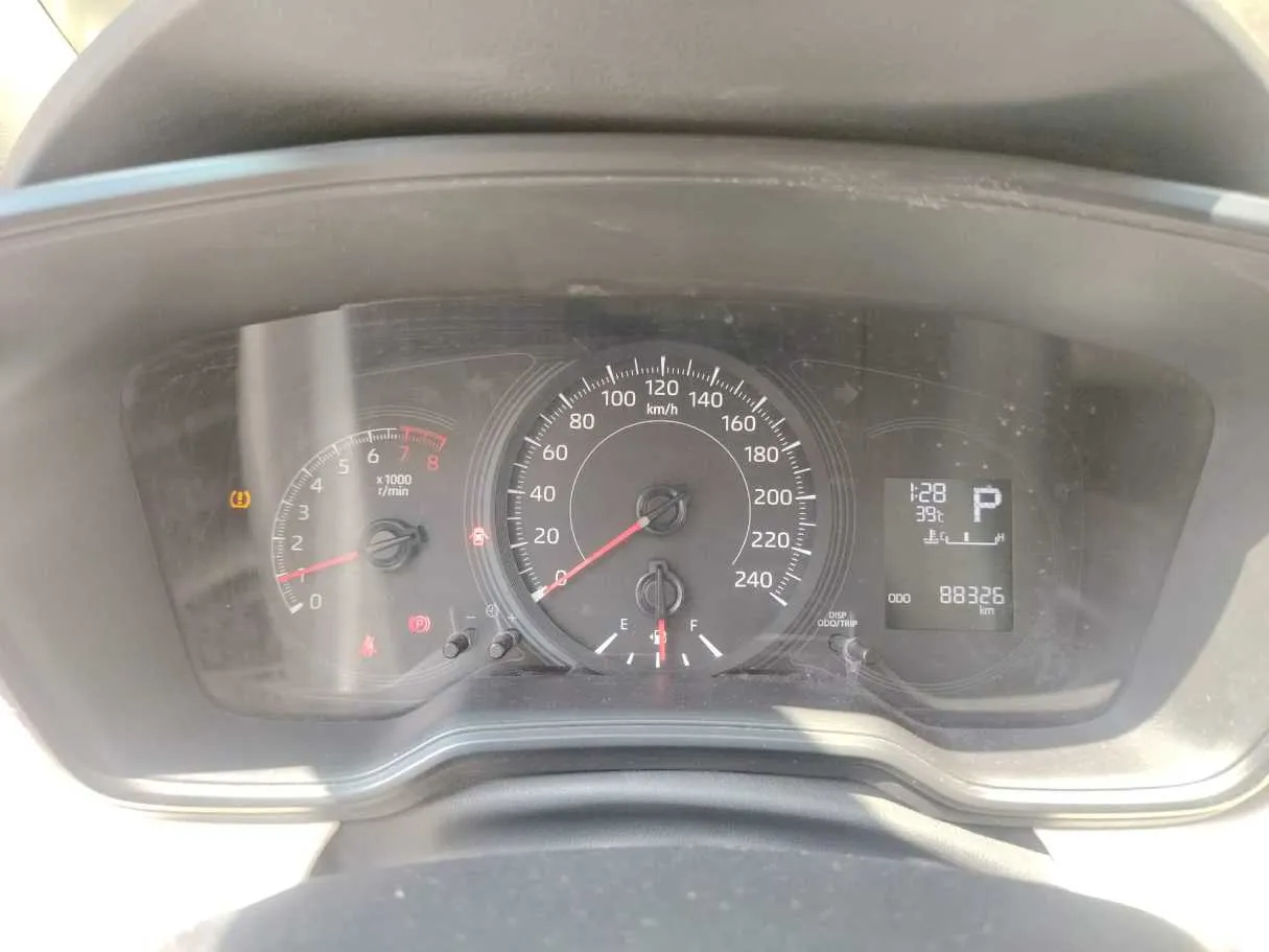 Car image 30