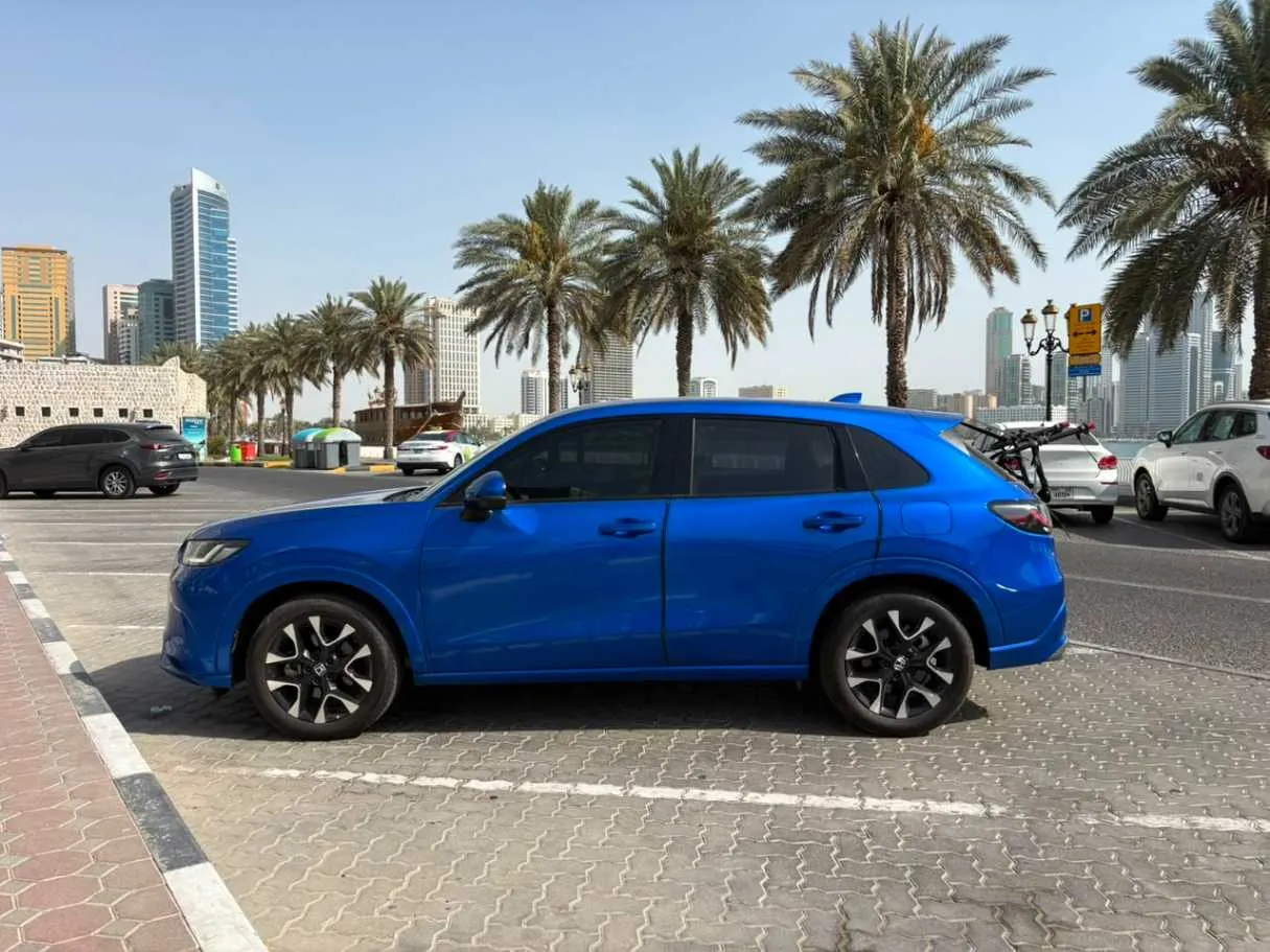 Car image 8