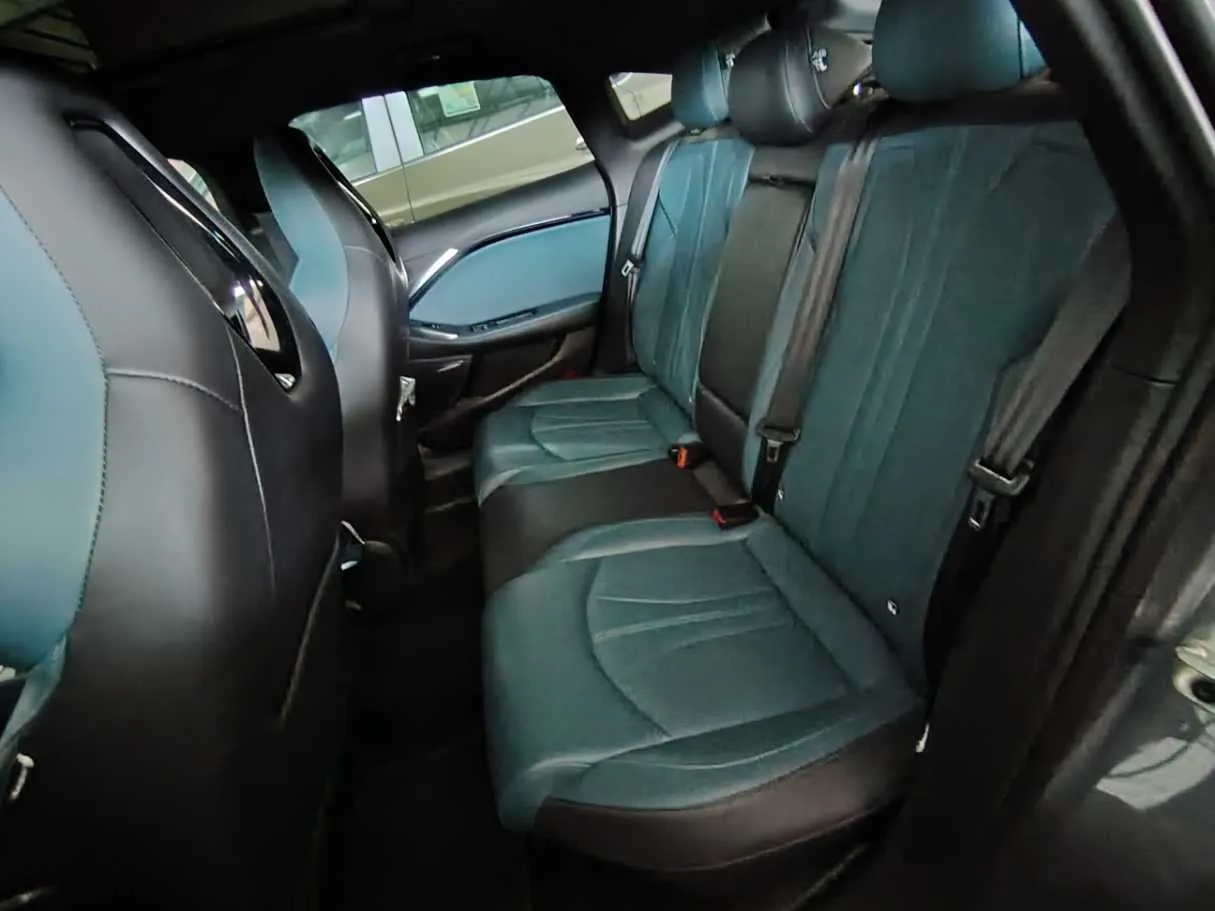 Car image 21