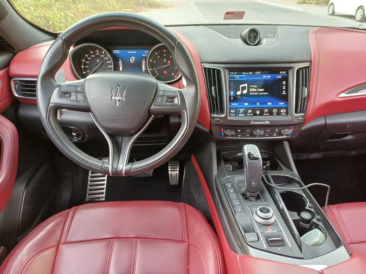 Car image 16