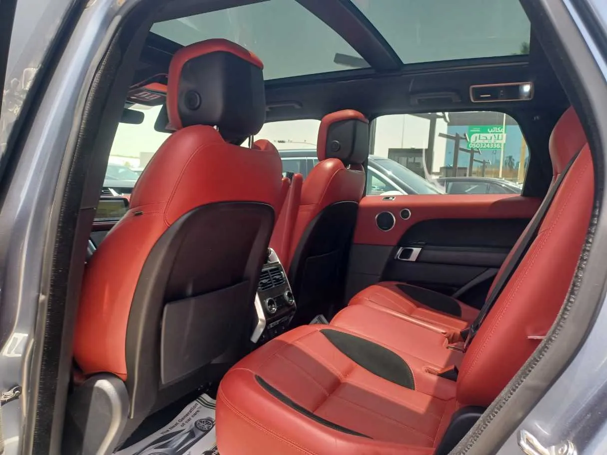 Car image 14