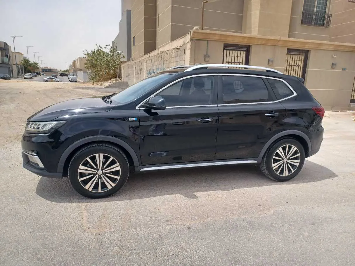 Car image 8