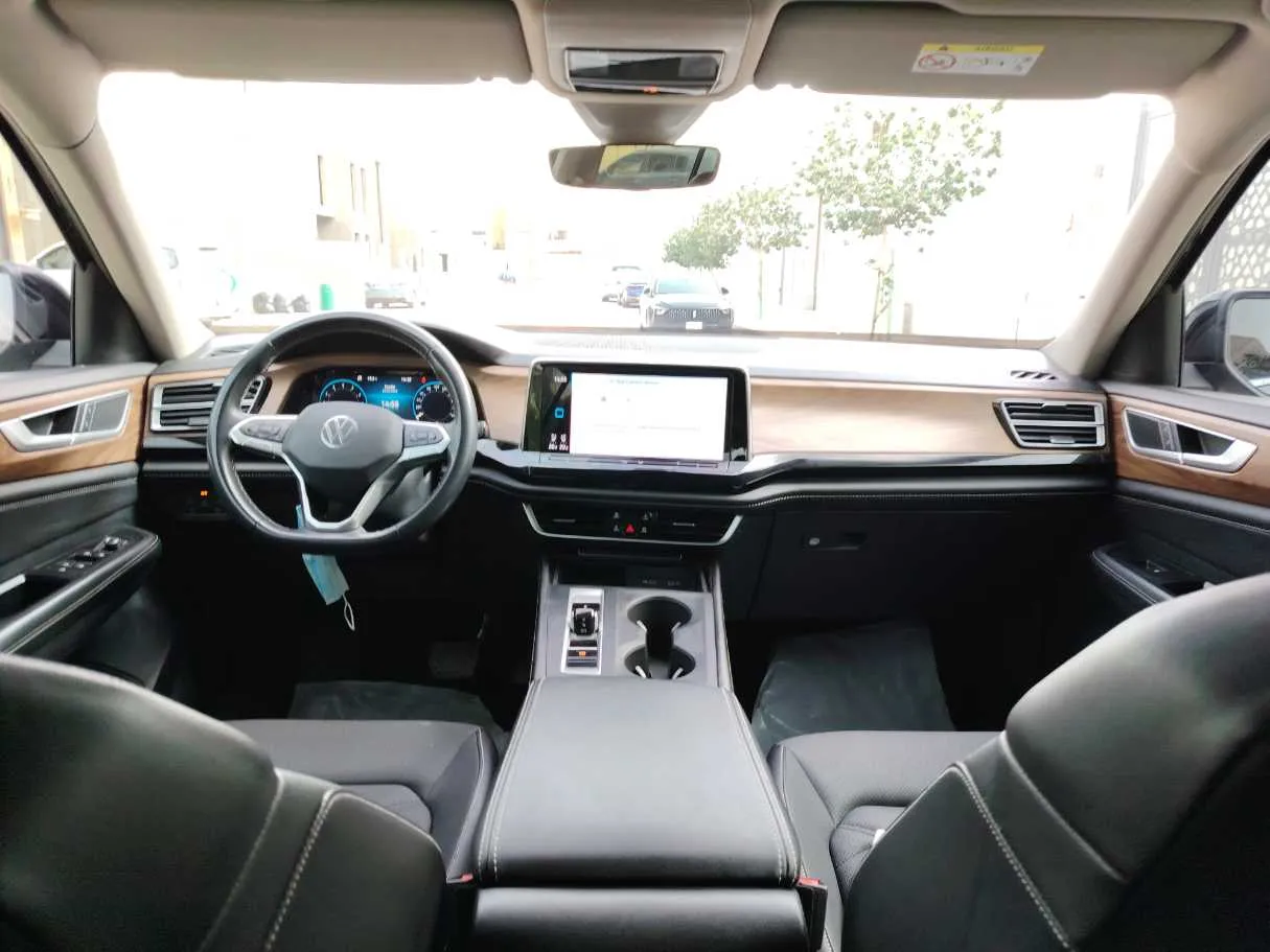 Car image 16