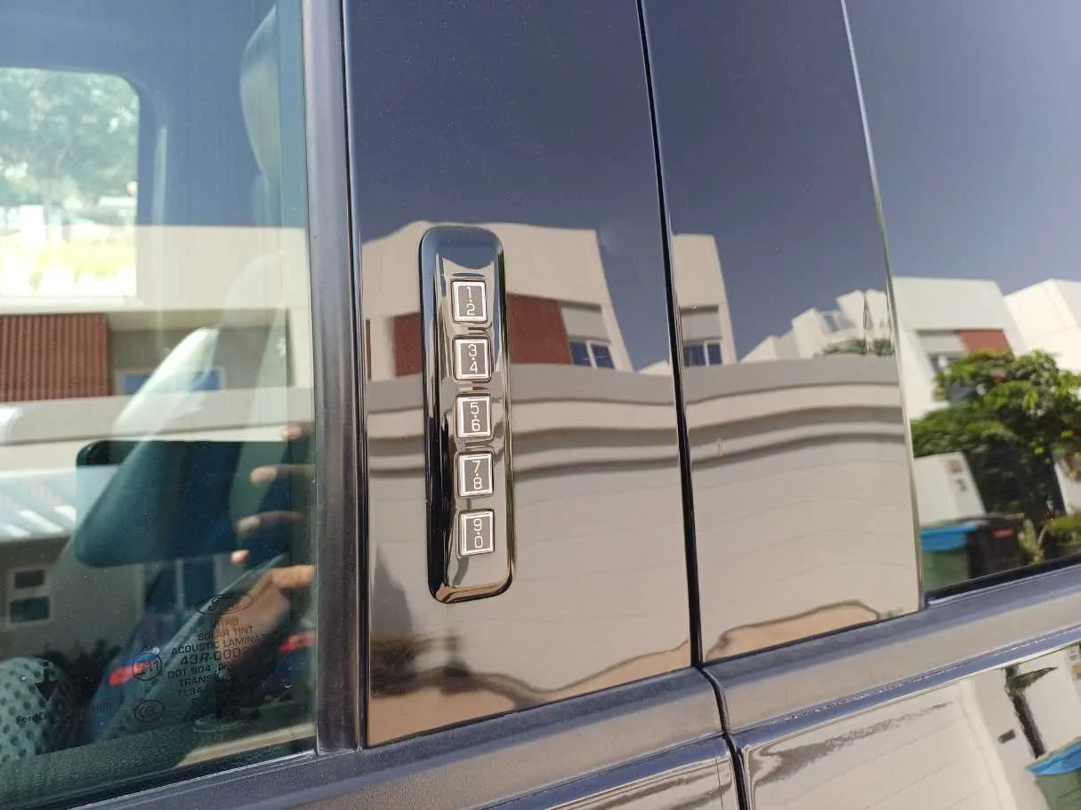 Car image 26