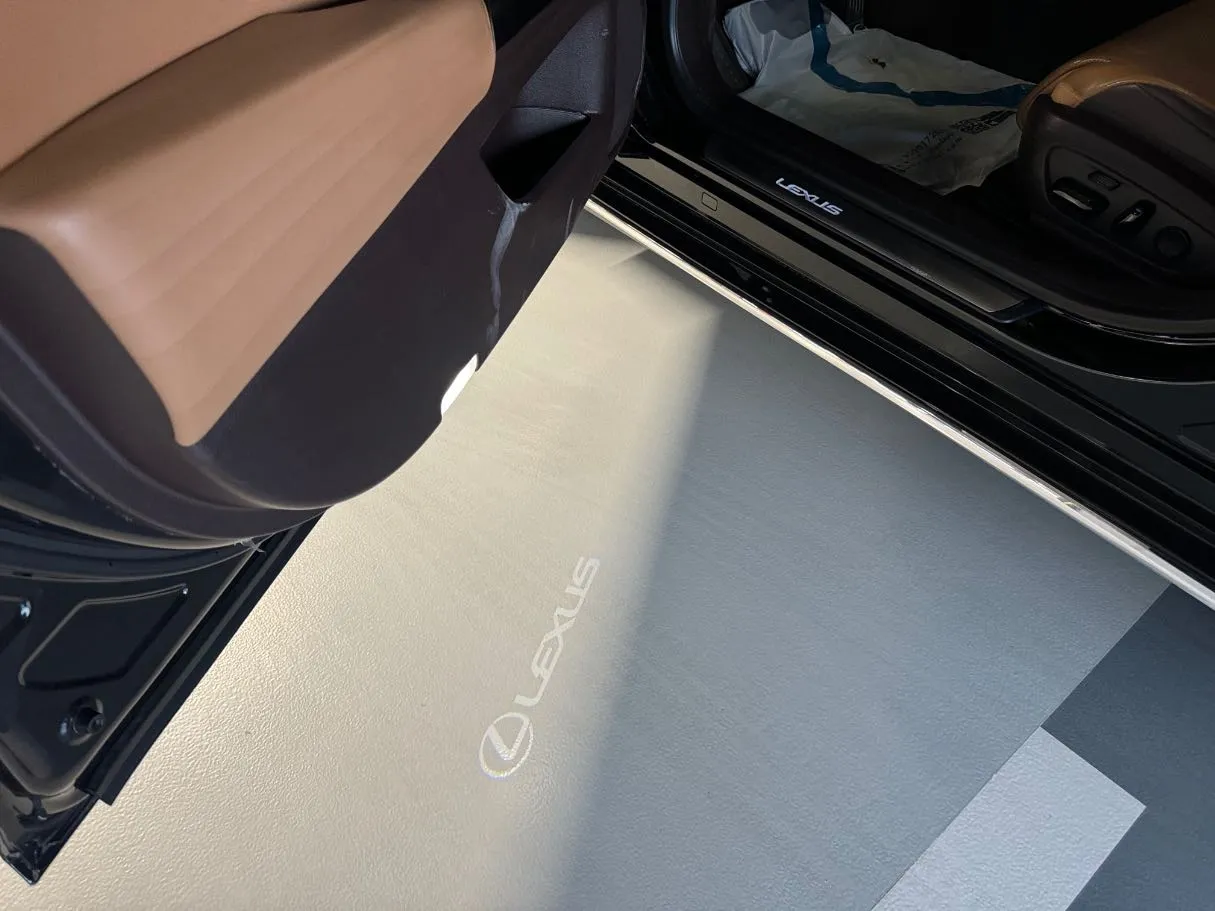 Car image 23