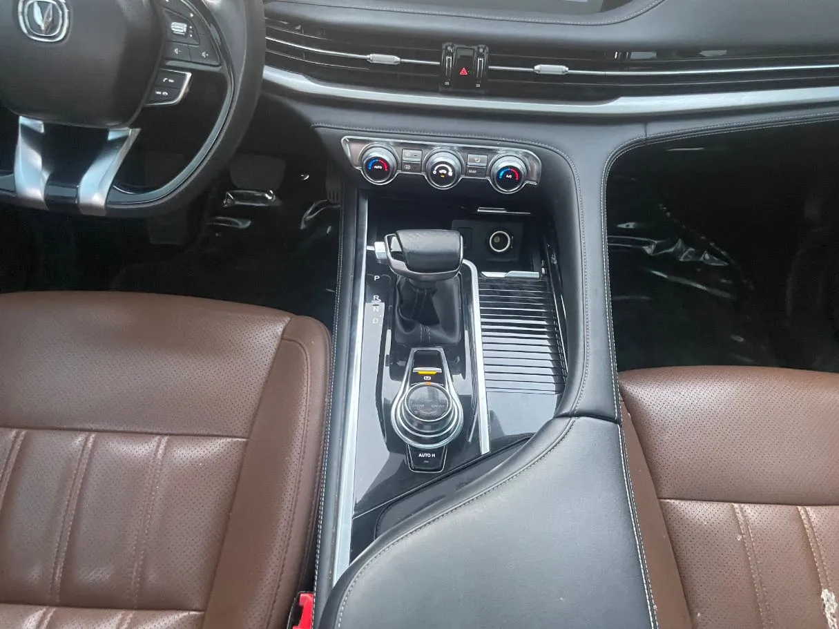 Car image 18